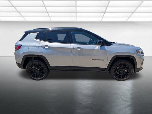 Used 2022 Jeep Compass Latitude w/ Convenience Group AWD/4WD image 29