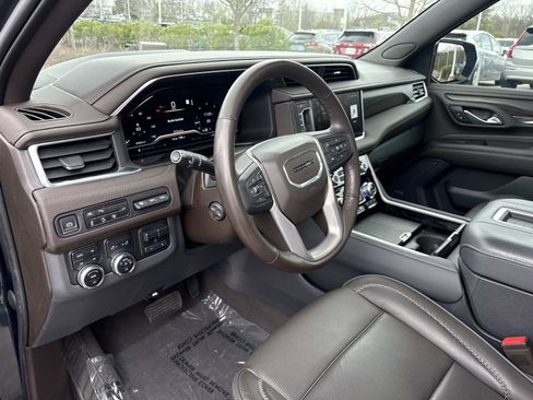 Certified 2022 GMC Yukon XL Denali w/ Denali Ultimate Package image 18
