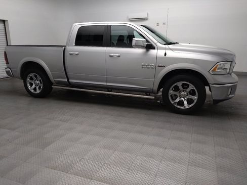Used 2017 RAM 1500 Laramie RWD image 11