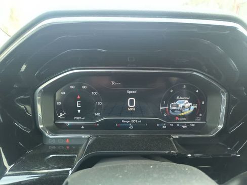 Used 2024 GMC Sierra 2500 SLE w/ SLE Value Package; image 8