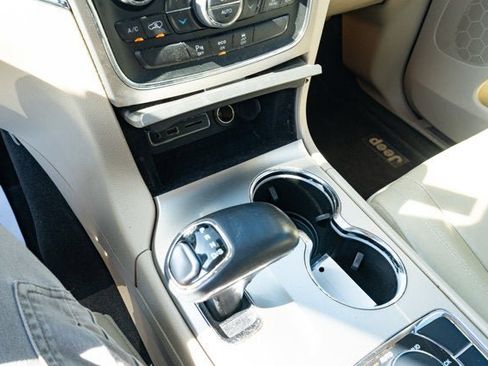 Used 2014 Jeep Grand Cherokee Limited w/ Trailer Tow Group IV AWD/4WD image 19