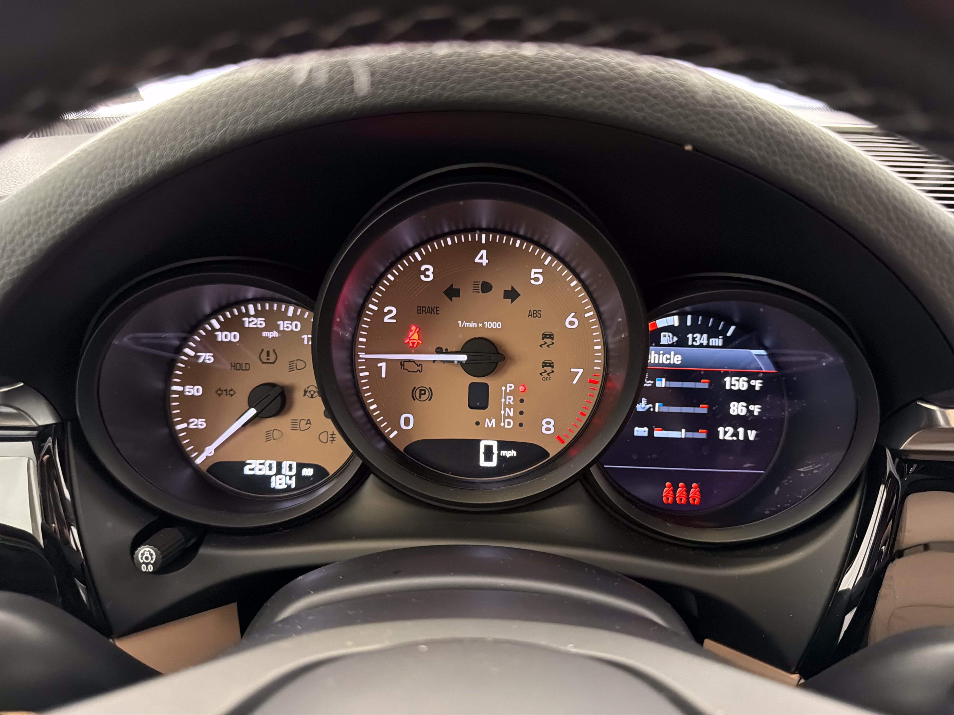 Certified 2024 Porsche Macan AWD/4WD image 21