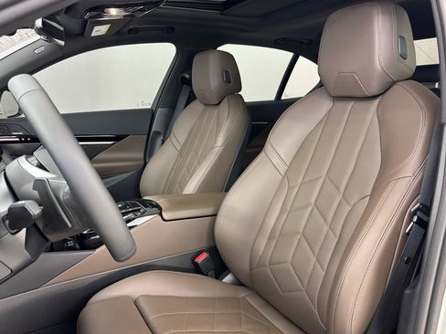 Certified 2024 BMW 530i w/ Convenience Package RWD image 5