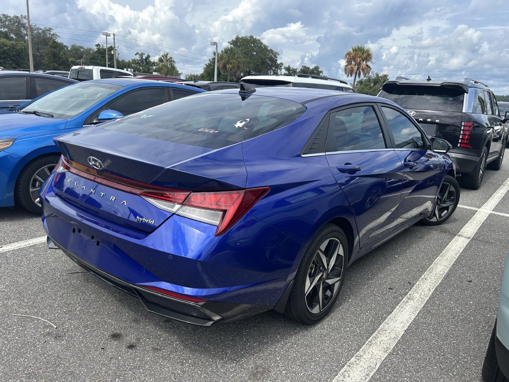 Used 2023 Hyundai Elantra Limited FWD image 4