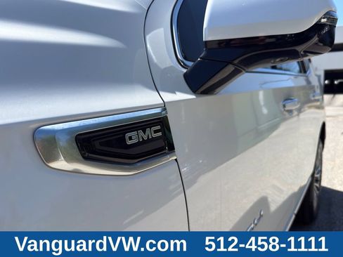 Used 2024 GMC Yukon Denali AWD/4WD image 3