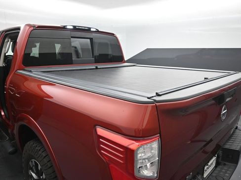 Used 2018 Nissan Titan PRO-4X w/ Pro-4x Convenience Package AWD/4WD image 2