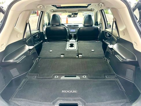 Used 2017 Nissan Rogue SL w/ SL Premium Package FWD image 15