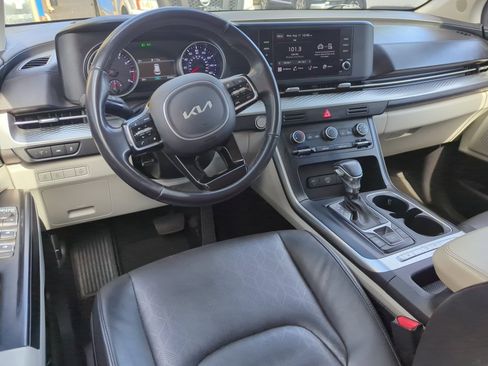 Used 2023 Kia Carnival LX FWD image 18