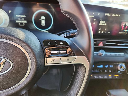 Used 2023 Hyundai Elantra Limited image 21