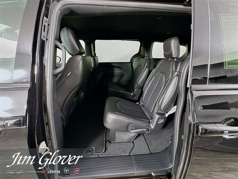 New 2026 Chrysler Pacifica Select image 16