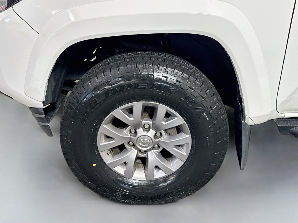 Used 2019 Toyota Tacoma SR5 AWD/4WD image 4