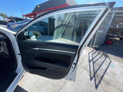 Used 2020 Hyundai Elantra SEL w/ Cargo Package (C1) FWD image 2