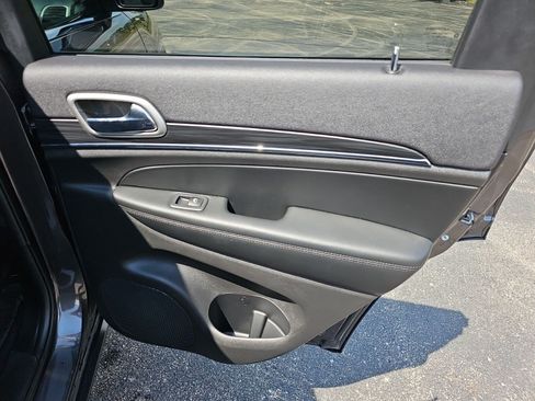 Used 2020 Jeep Grand Cherokee Limited AWD/4WD image 16