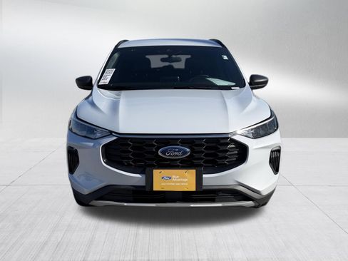 Certified 2025 Ford Escape ST-Line AWD/4WD image 2
