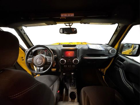 Used 2015 Jeep Wrangler Rubicon w/ Power Convenience Group image 22