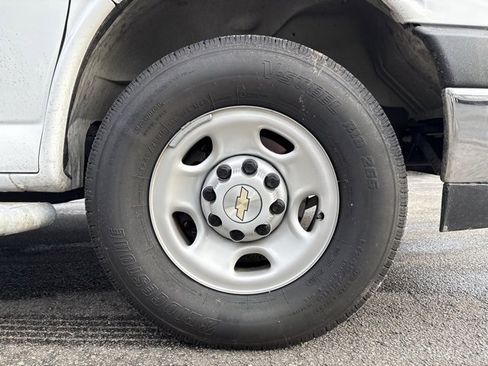 Used 2024 Chevrolet Express 2500 w/ Driver Convenience Package image 20