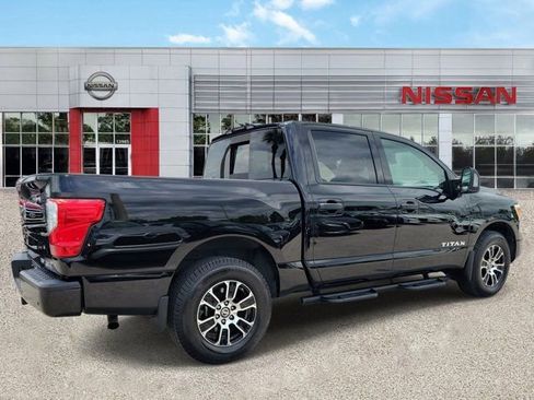 Used 2022 Nissan Titan SV w/ SV Convenience Package AWD/4WD image 9