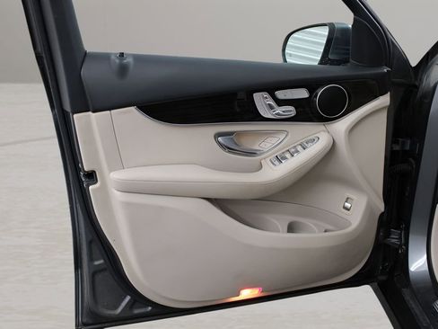 Used 2019 Mercedes-Benz GLC 300 image 9