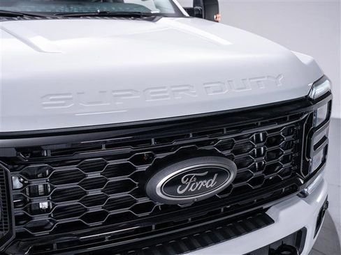 New 2026 Ford F250 XLT w/ XLT Premium Package AWD/4WD image 13