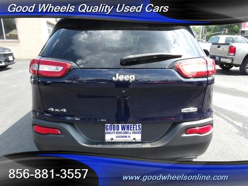 Used 2016 Jeep Cherokee Latitude w/ Cold Weather Group AWD/4WD image 6