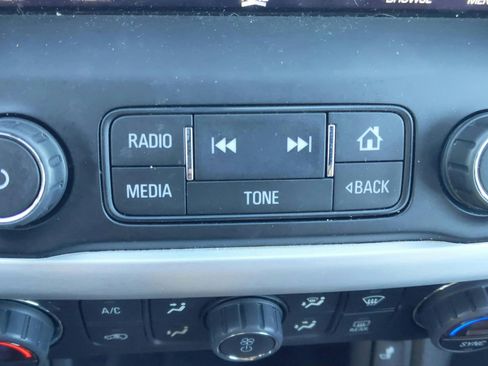 Used 2019 GMC Acadia SLE image 26