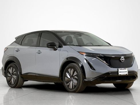 Used 2024 Nissan Ariya AWD image 7