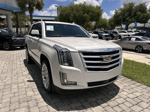 Used 2018 Cadillac Escalade Premium Luxury RWD image 17