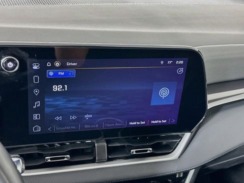 Used 2025 Chevrolet Equinox LT FWD image 19