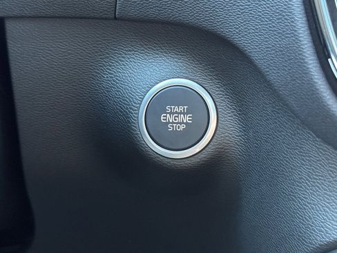 New 2026 Volvo XC40 B5 Core image 25