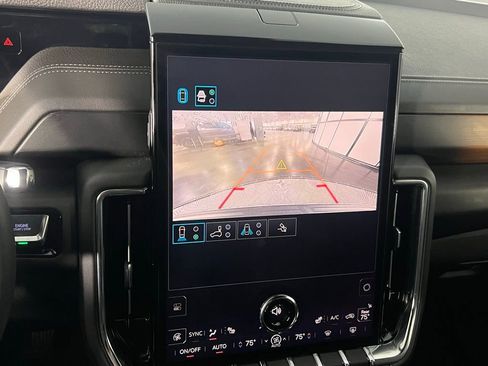 Used 2025 GMC Yukon XL Denali image 16