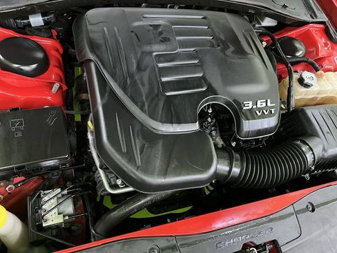Used 2019 Dodge Charger SXT w/ Blacktop Package RWD image 17