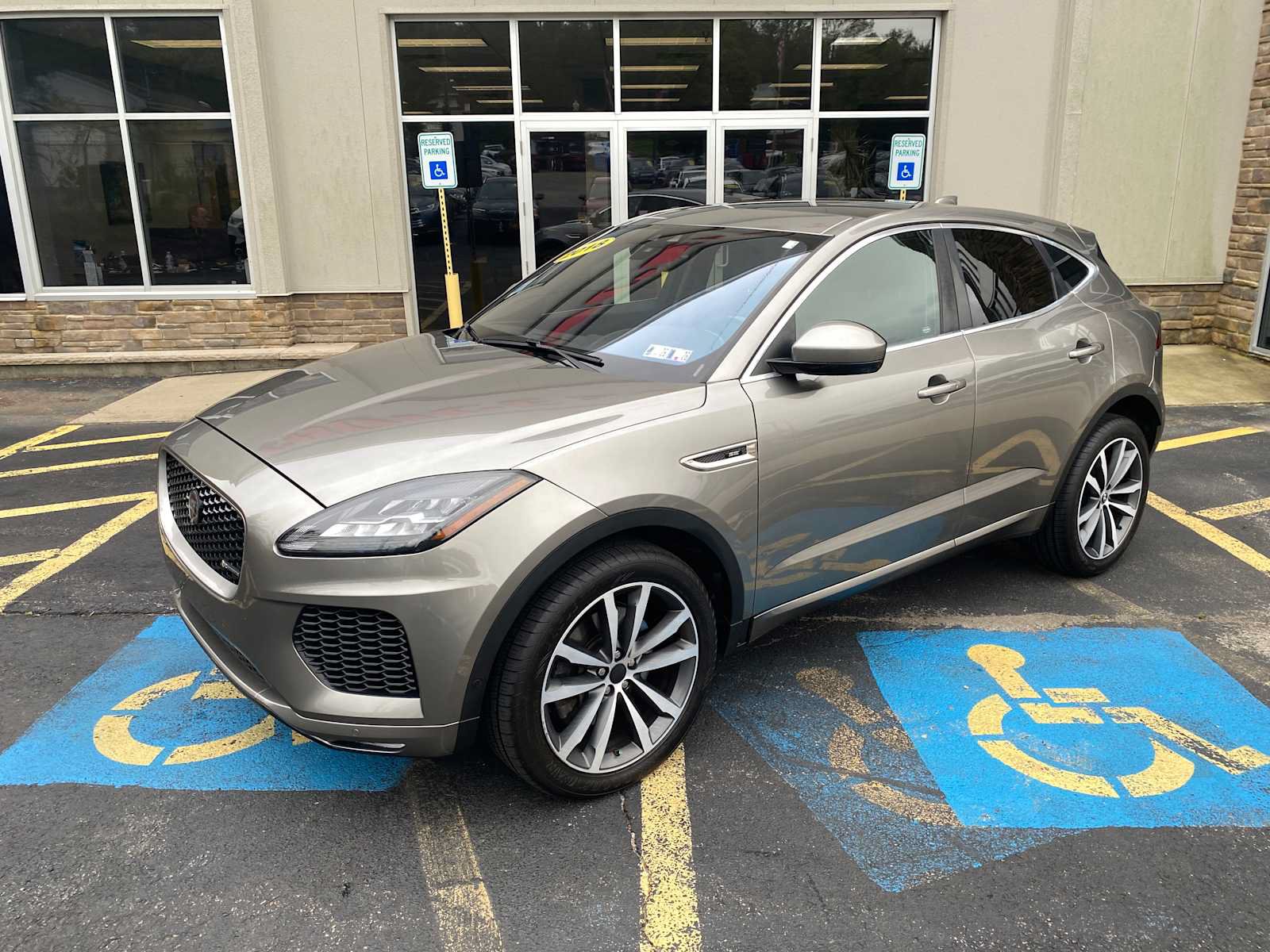 Used 2018 Jaguar E-PACE R-Dynamic SE AWD/4WD image 2