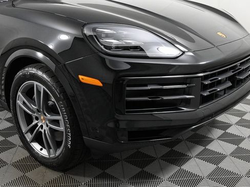 Used 2025 Porsche Cayenne Coupe image 41