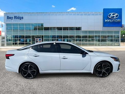 Used 2024 Nissan Altima 2.5 SR FWD image 4