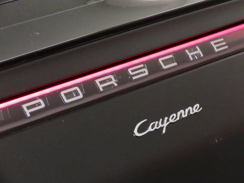 Certified 2023 Porsche Cayenne Coupe AWD/4WD image 12