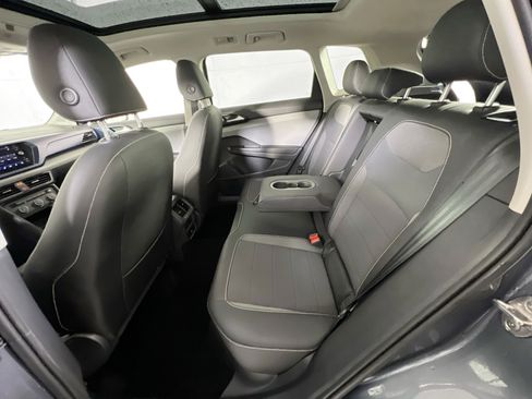 Used 2022 Volkswagen Taos SE FWD image 24