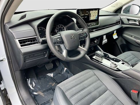 New 2025 Mitsubishi Outlander AWD image 9