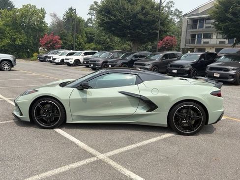 Used 2024 Chevrolet Corvette Stingray Preferred Conv w/ Z51 Performance Package RWD image 4