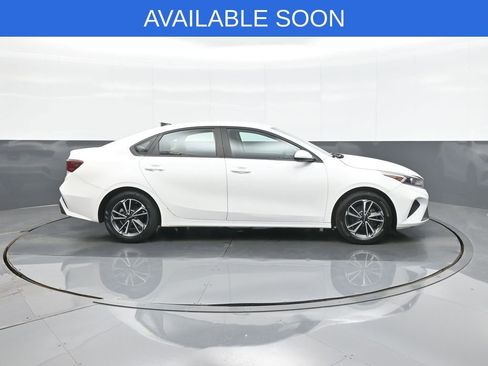 Used 2022 Kia Forte LXS FWD image 8