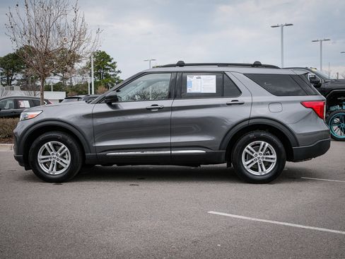 Used 2022 Ford Explorer XLT w/ Equipment Group 202A image 7