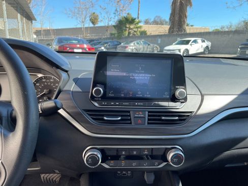 Used 2025 Nissan Altima 2.5 SV image 20