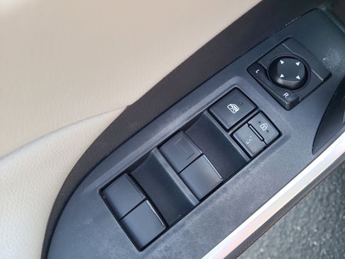 Used 2019 Toyota RAV4 XLE image 19