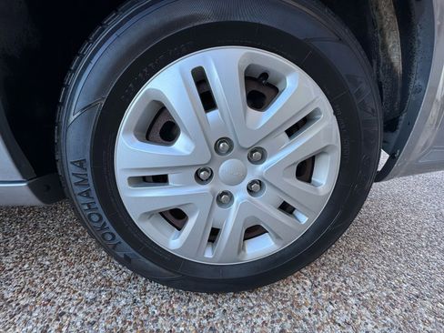 Used 2018 Dodge Grand Caravan SE w/ UConnect Hands-Free Group image 34