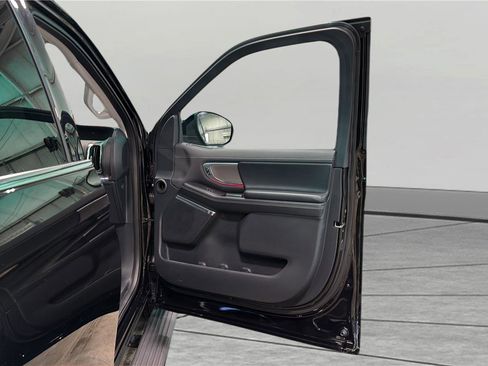 Used 2025 Ford Expedition Platinum AWD/4WD image 25