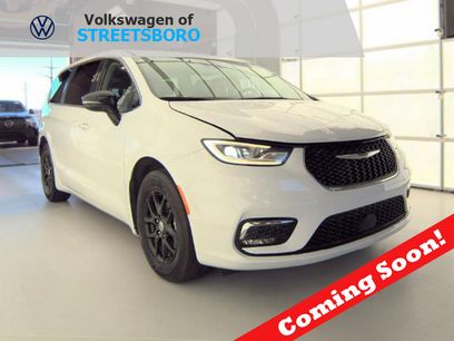 Used 2024 Chrysler Pacifica Touring-L