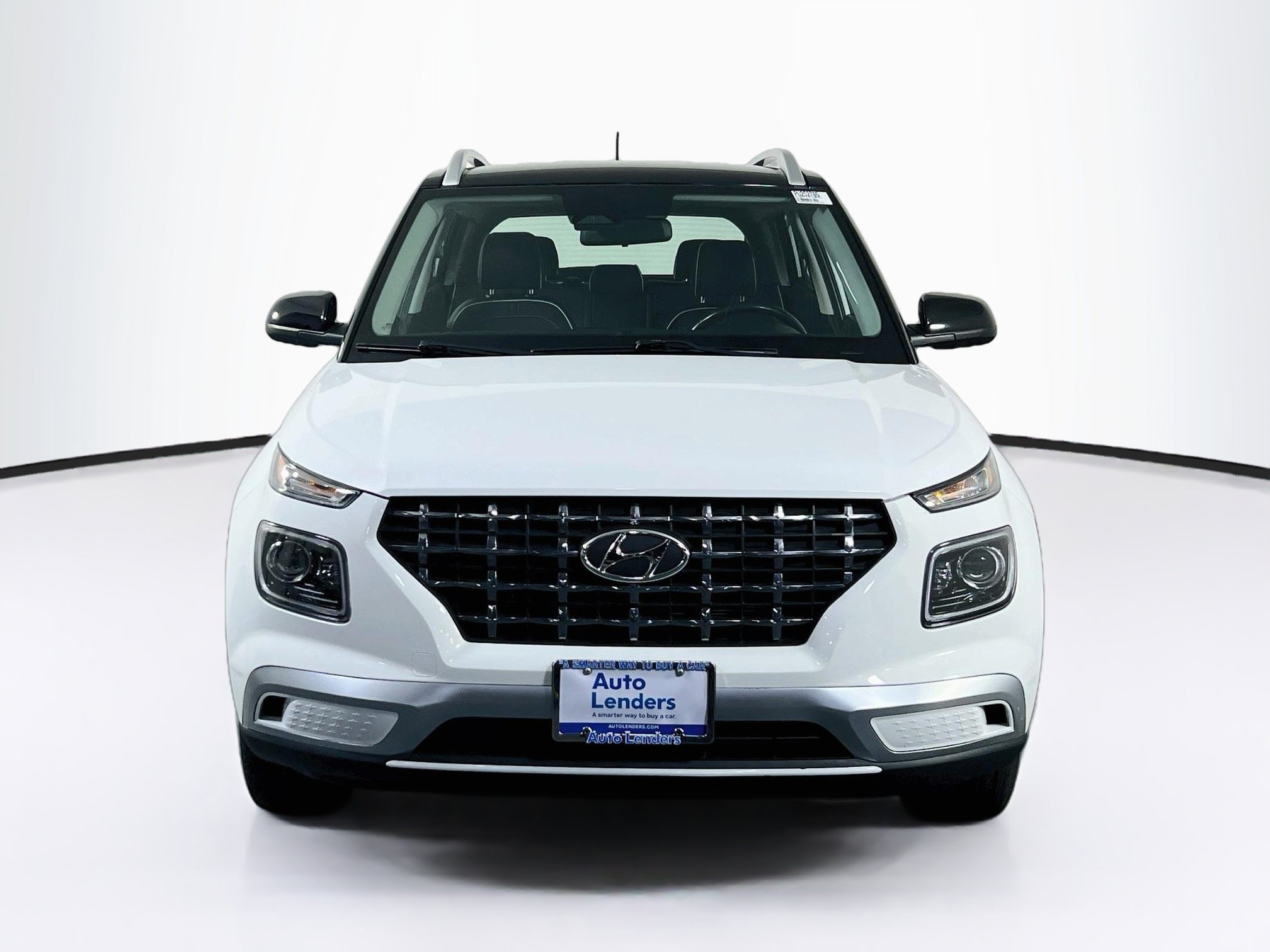 Used 2023 Hyundai Venue Limited FWD image 2