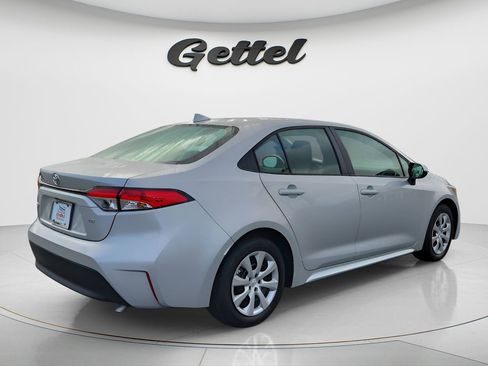 Used 2025 Toyota Corolla LE image 3