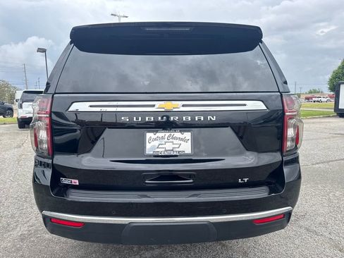 Used 2024 Chevrolet Suburban LT image 5