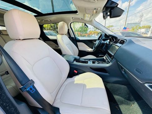 Used 2020 Jaguar F-PACE Premium image 16