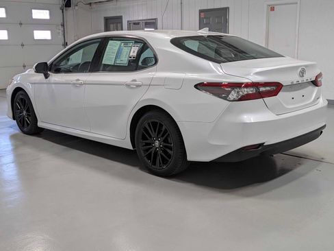 Used 2021 Toyota Camry XLE image 8